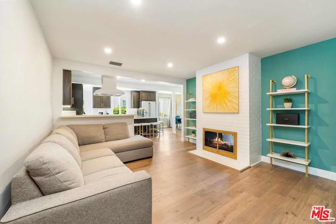 8615 Calmosa Ave