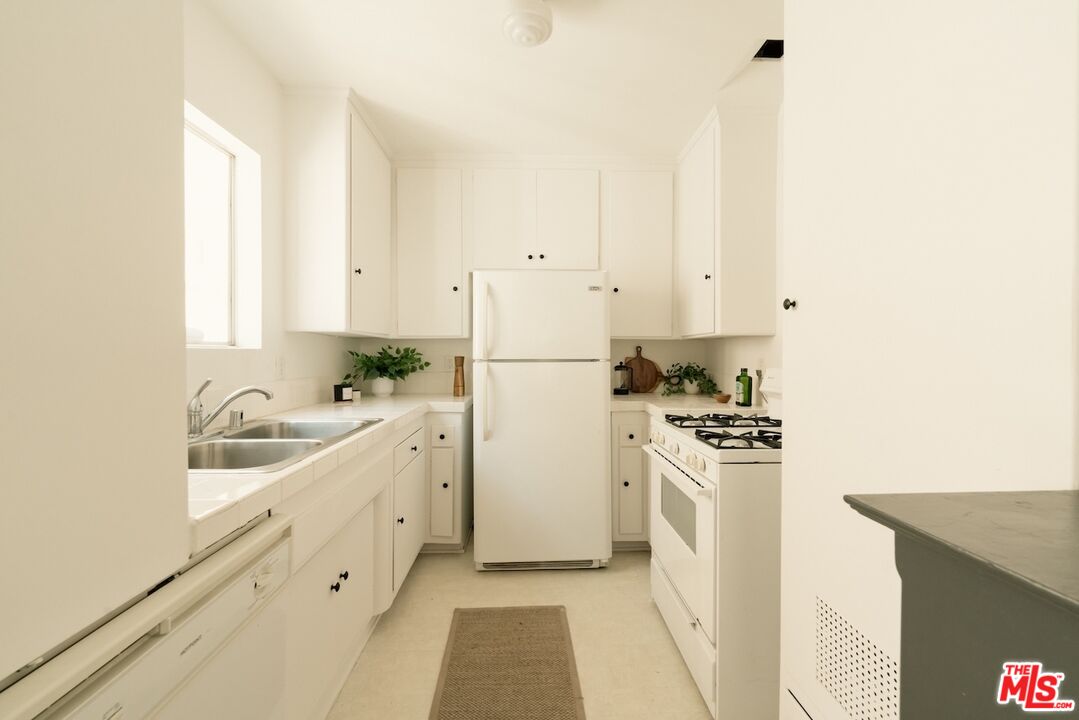 2910 Arizona Ave Unit: 1