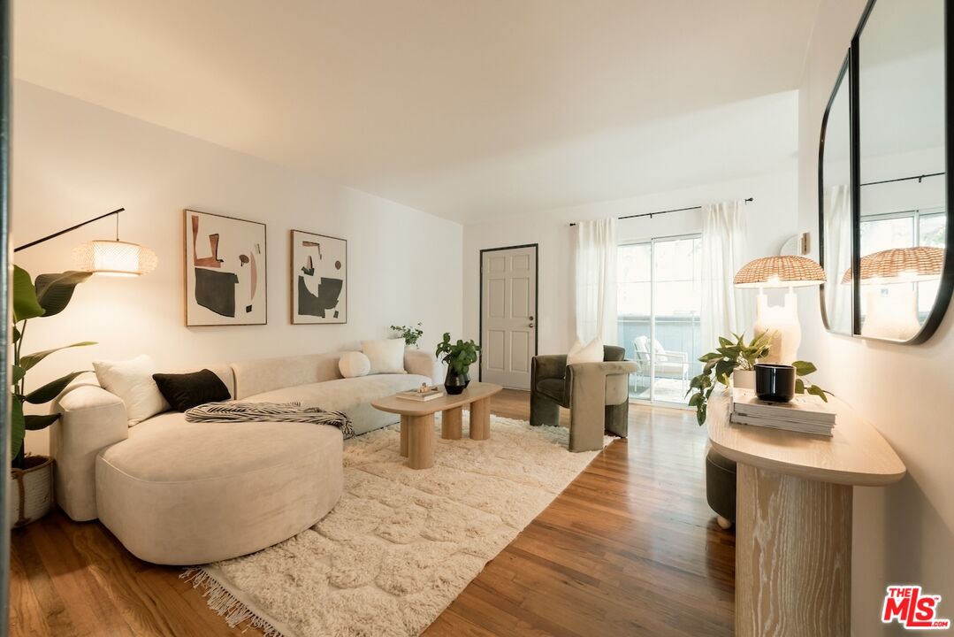 2910 Arizona Ave Unit: 1