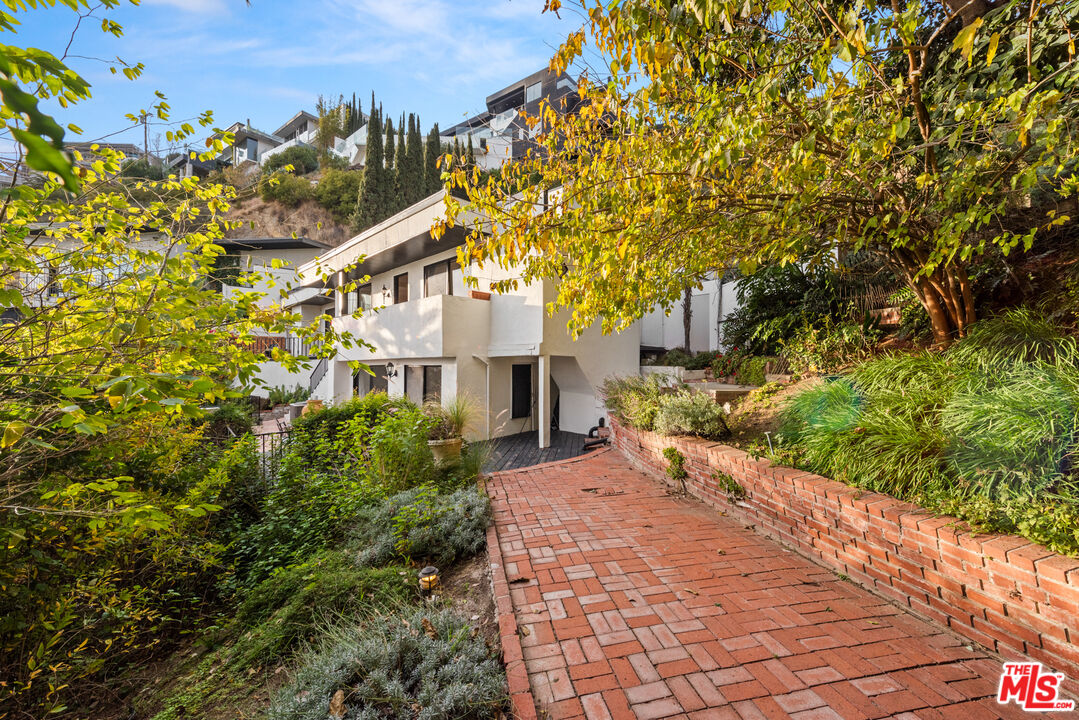 1790 Viewmont Dr