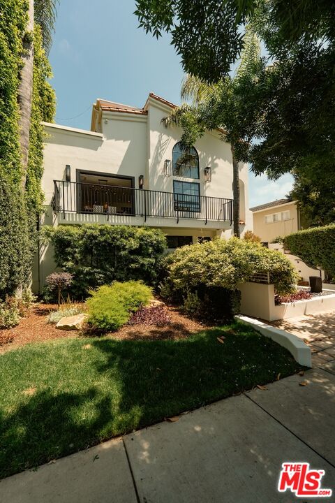 2612 Montana Ave Unit: 1