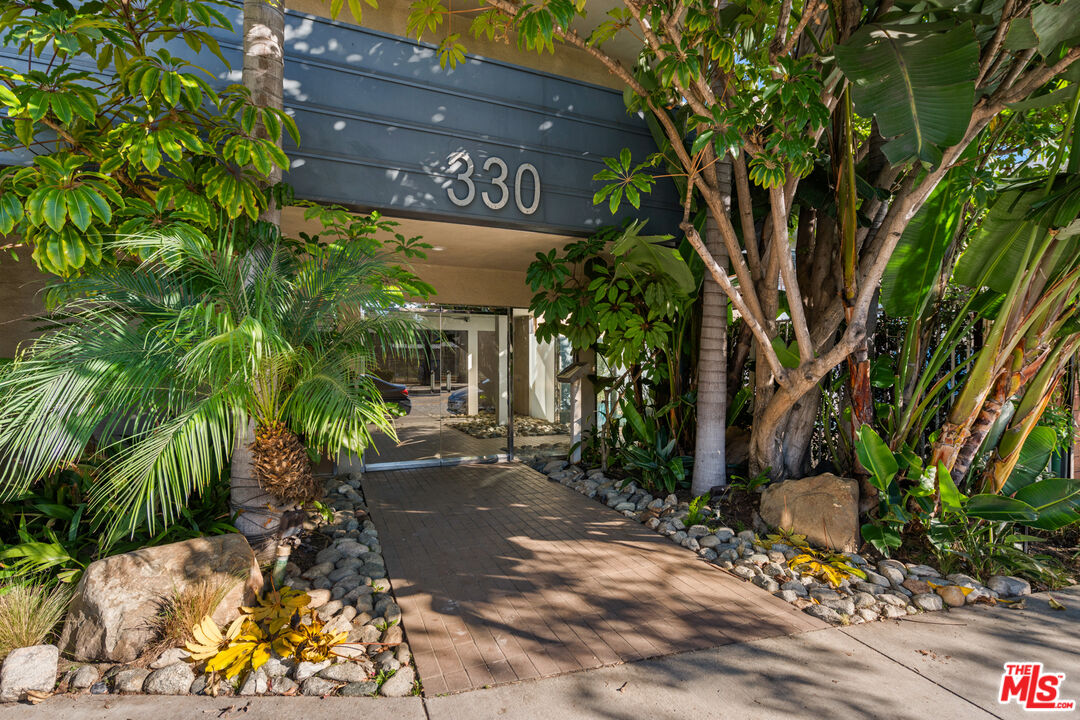 330 S Barrington Ave Unit: 307