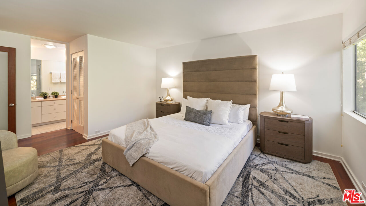 330 S Barrington Ave Unit: 307