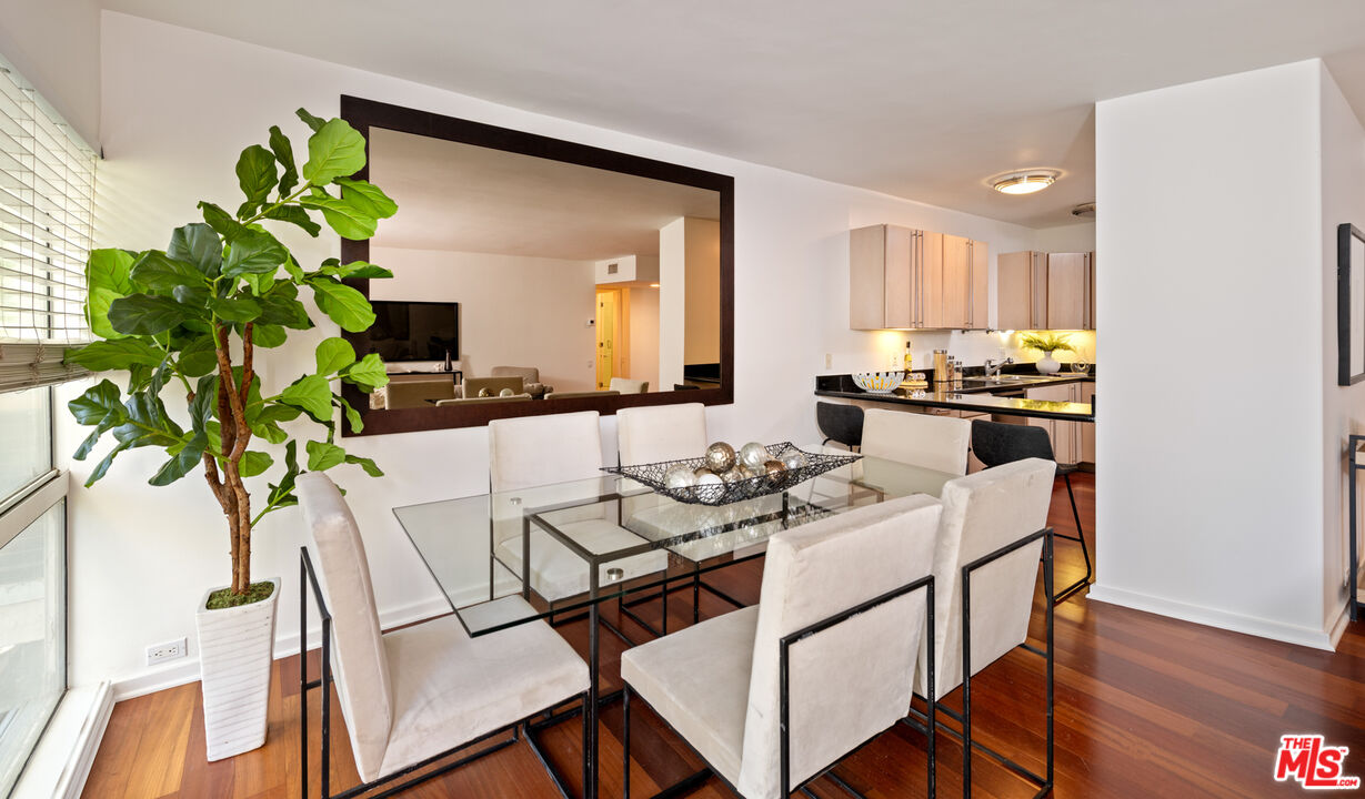 330 S Barrington Ave Unit: 307