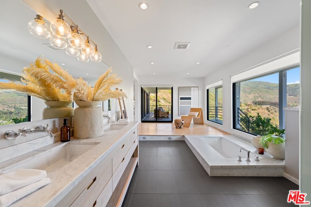 23701 Harbor Vista Dr