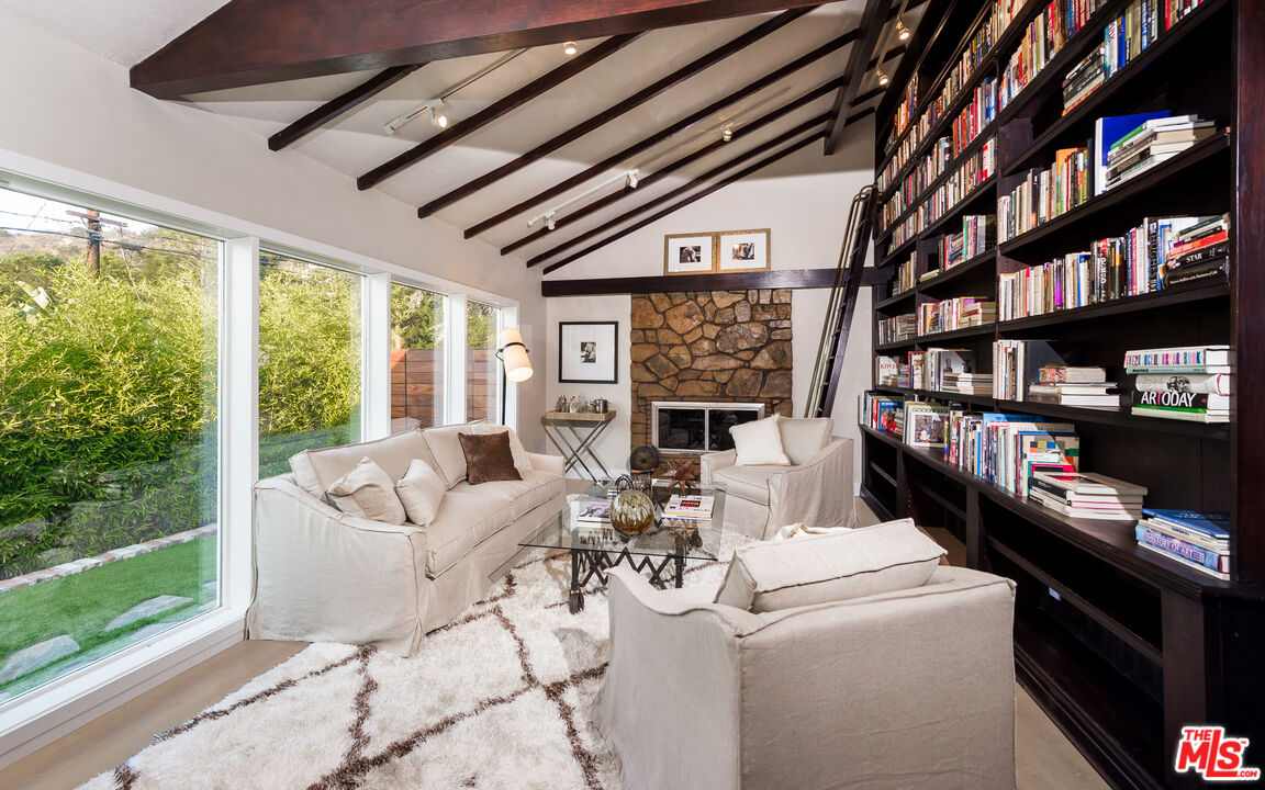 3401 Camino De La Cumbre