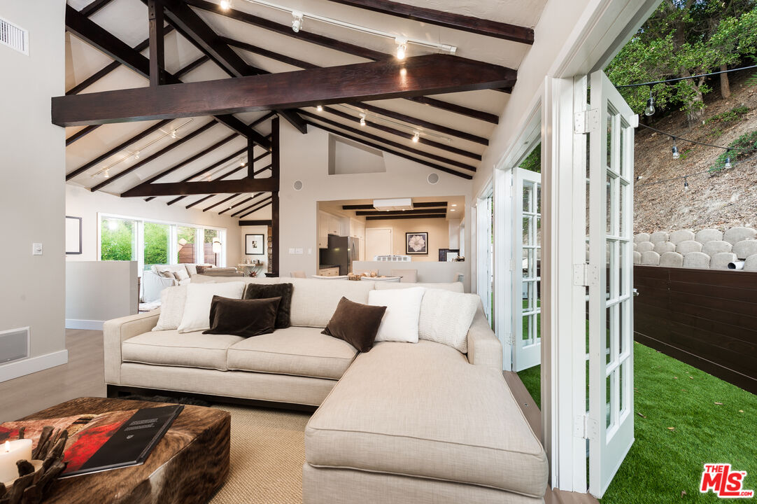 3401 Camino De La Cumbre