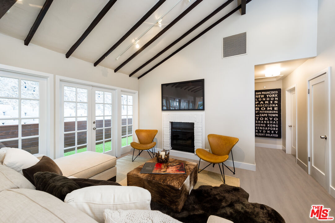 3401 Camino De La Cumbre