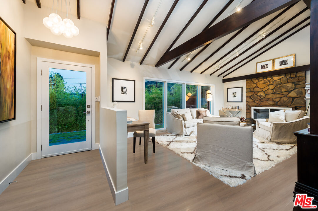 3401 Camino De La Cumbre