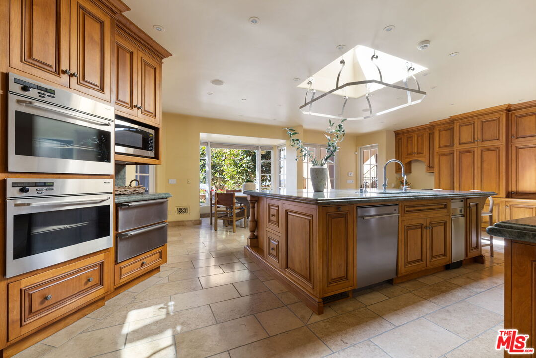 358 Woodley Rd