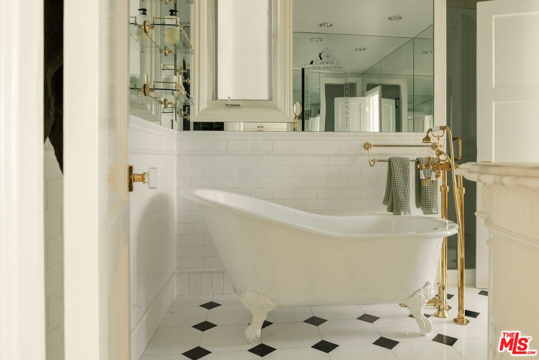 1424 N Crescent Heights Blvd Unit: 54