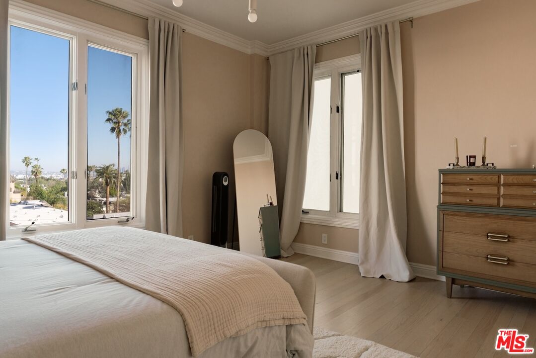 1424 N Crescent Heights Blvd Unit: 54