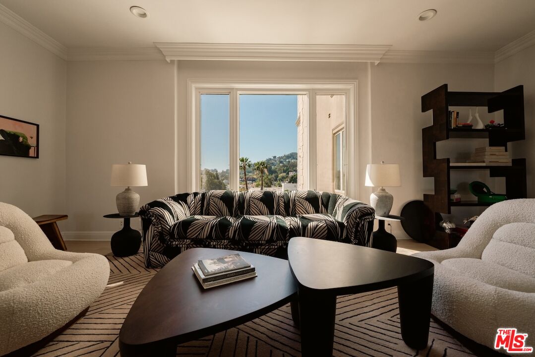 1424 N Crescent Heights Blvd Unit: 54