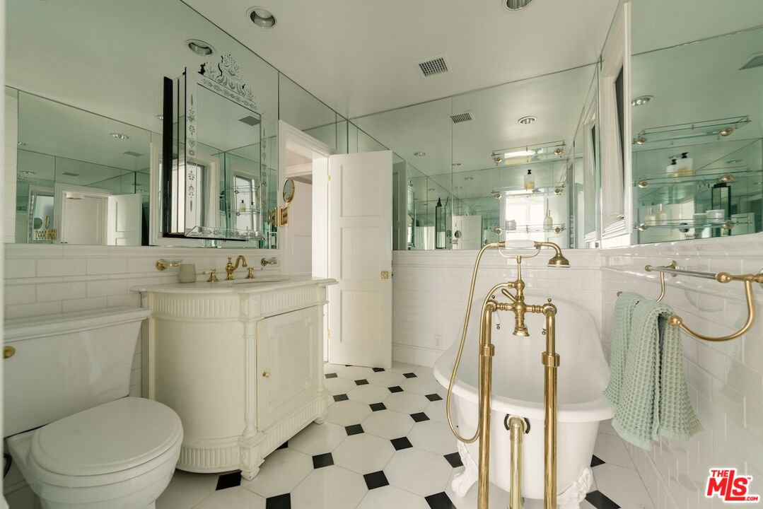 1424 N Crescent Heights Blvd Unit: 54