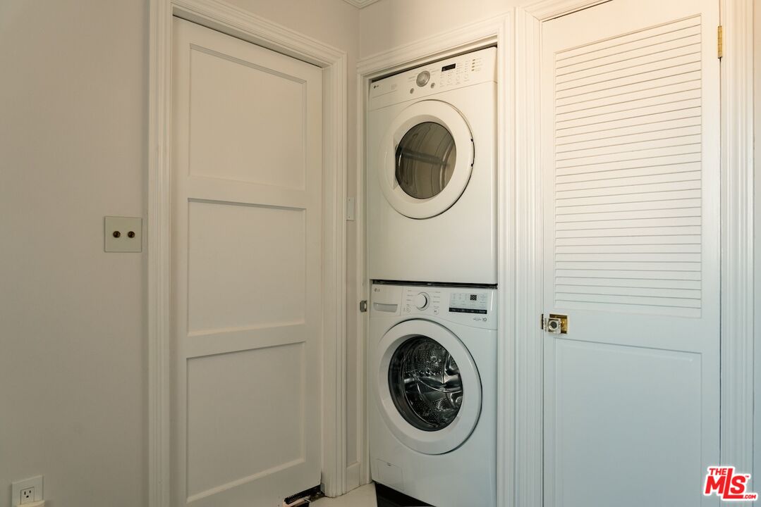 1424 N Crescent Heights Blvd Unit: 54