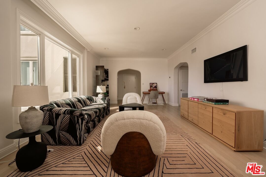 1424 N Crescent Heights Blvd Unit: 54