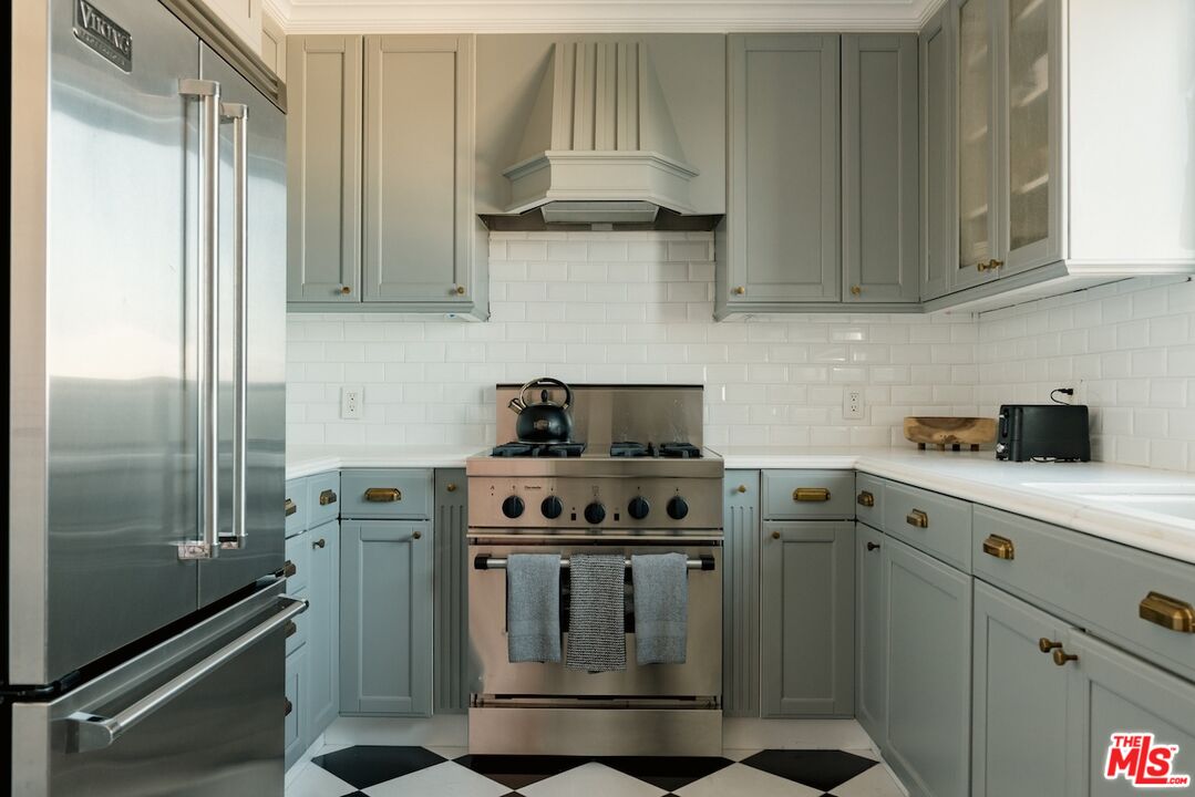 1424 N Crescent Heights Blvd Unit: 54