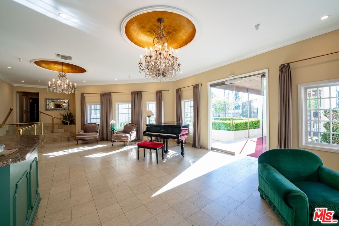 1424 N Crescent Heights Blvd Unit: 54