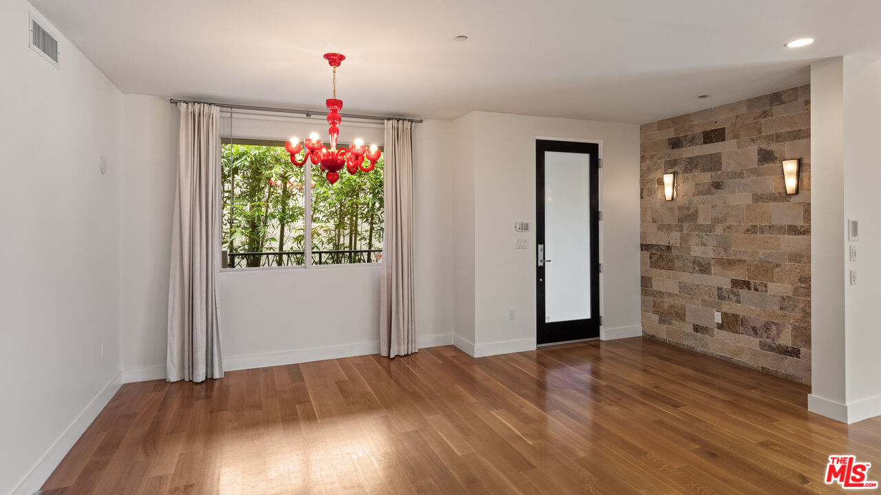 1304 S Roxbury Dr Unit: 301