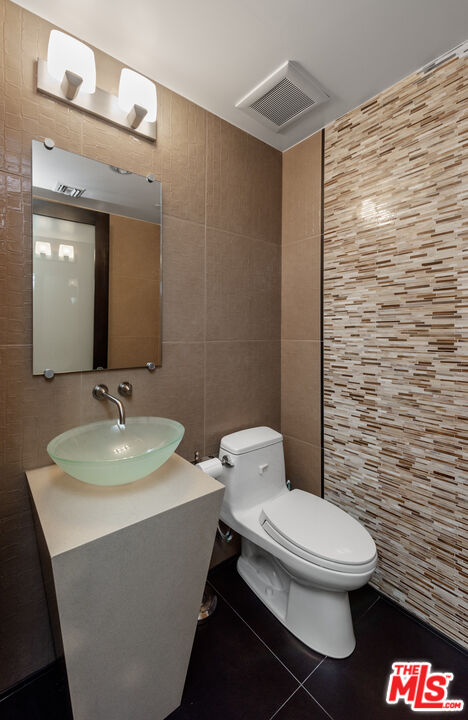 1304 S Roxbury Dr Unit: 301