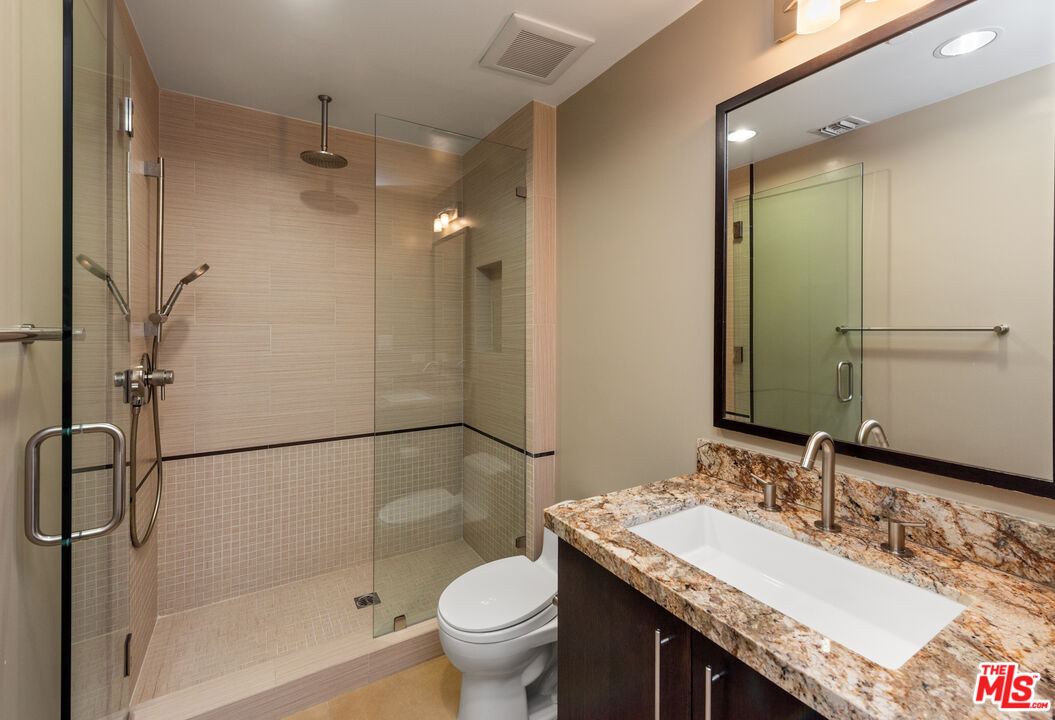 1304 S Roxbury Dr Unit: 301