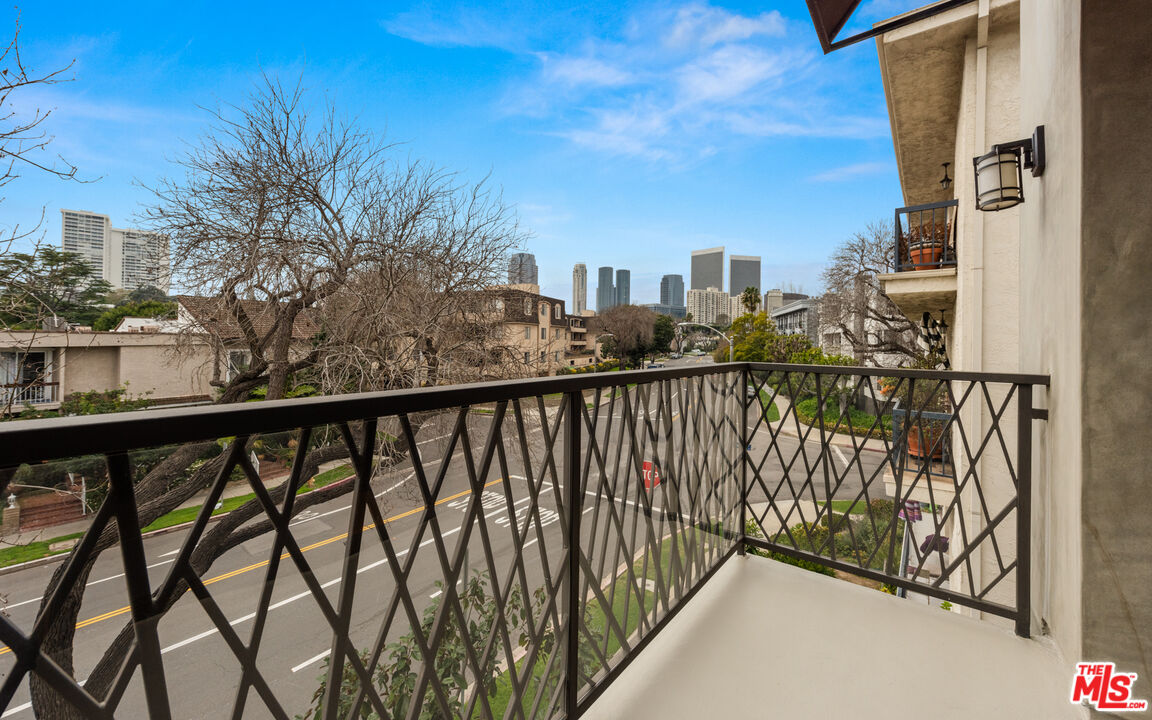 1304 S Roxbury Dr Unit: 301