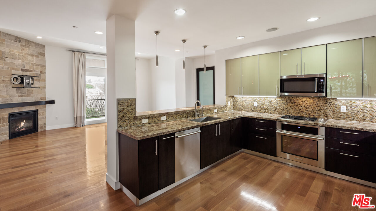 1304 S Roxbury Dr Unit: 301