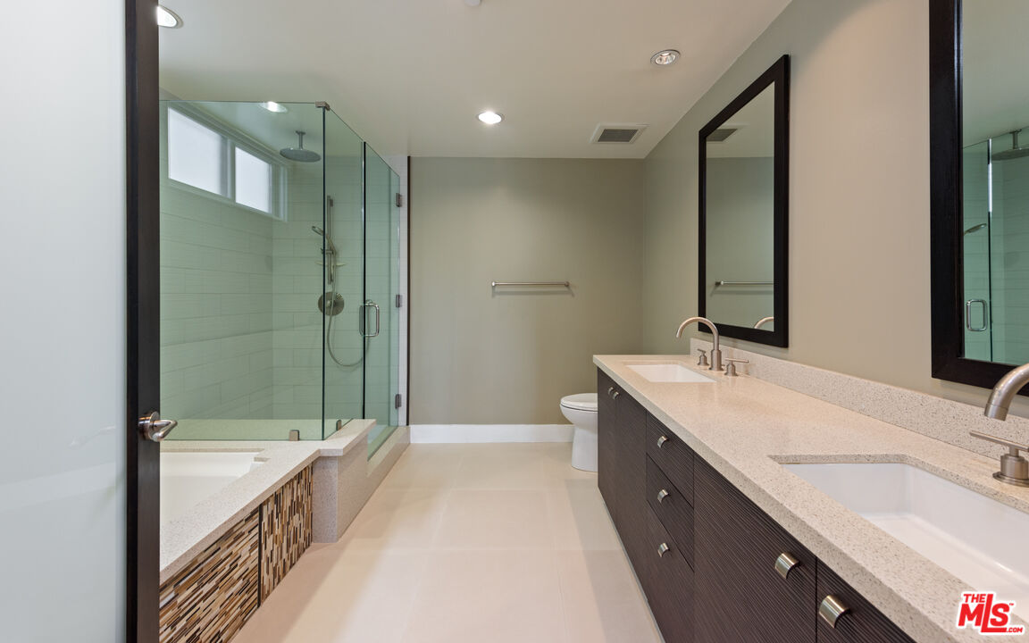 1304 S Roxbury Dr Unit: 301