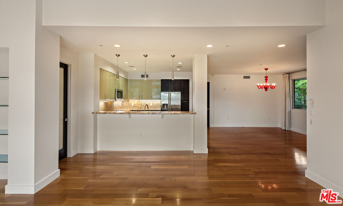 1304 S Roxbury Dr Unit: 301