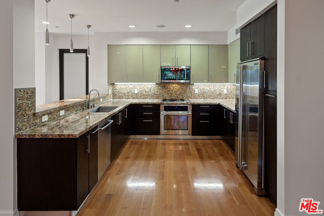 1304 S Roxbury Dr Unit: 301