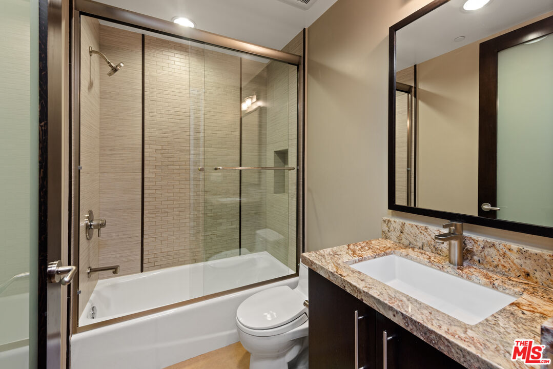 1304 S Roxbury Dr Unit: 301