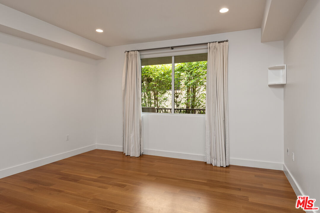 1304 S Roxbury Dr Unit: 301