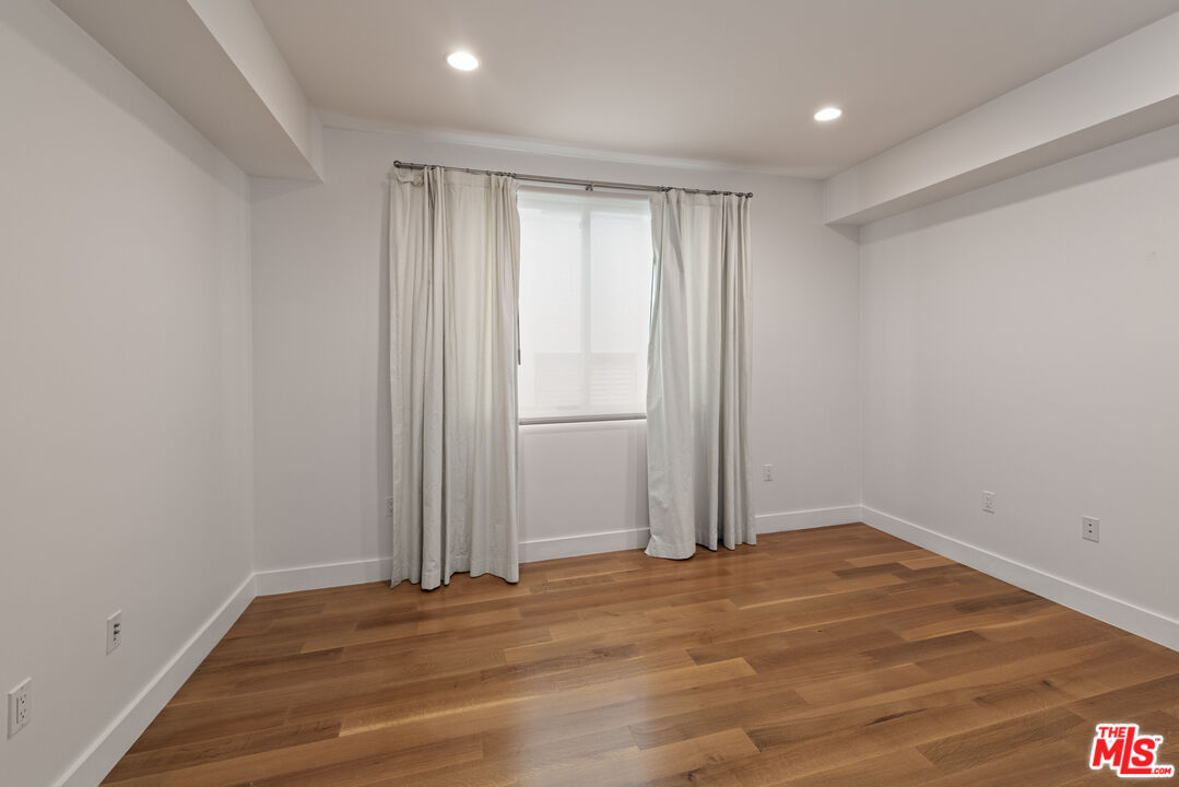 1304 S Roxbury Dr Unit: 301