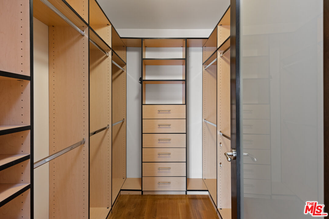 1304 S Roxbury Dr Unit: 301