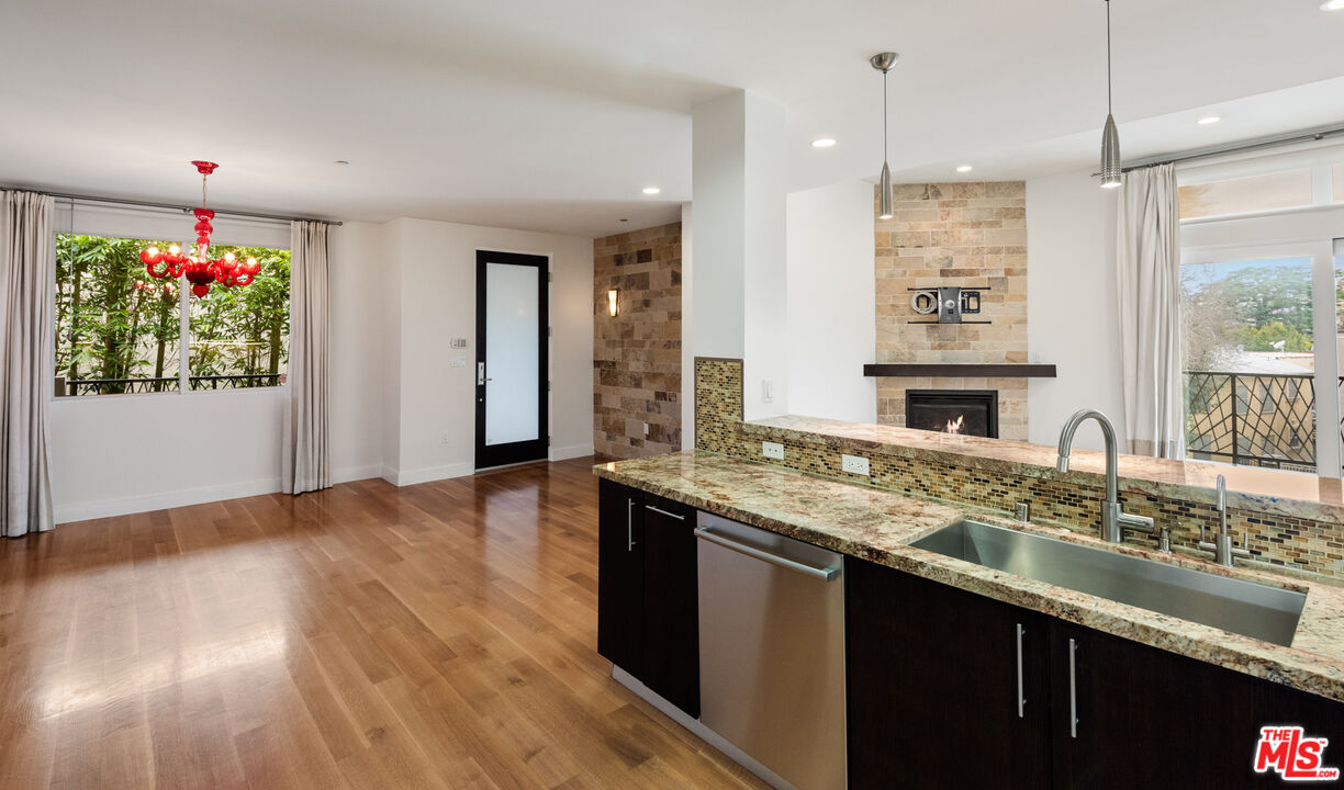 1304 S Roxbury Dr Unit: 301