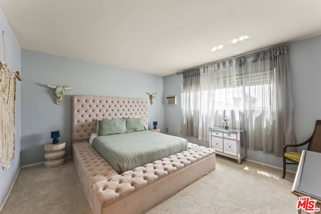 960 Larrabee St Unit: 222
