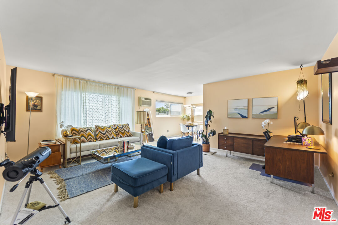960 Larrabee St Unit: 222