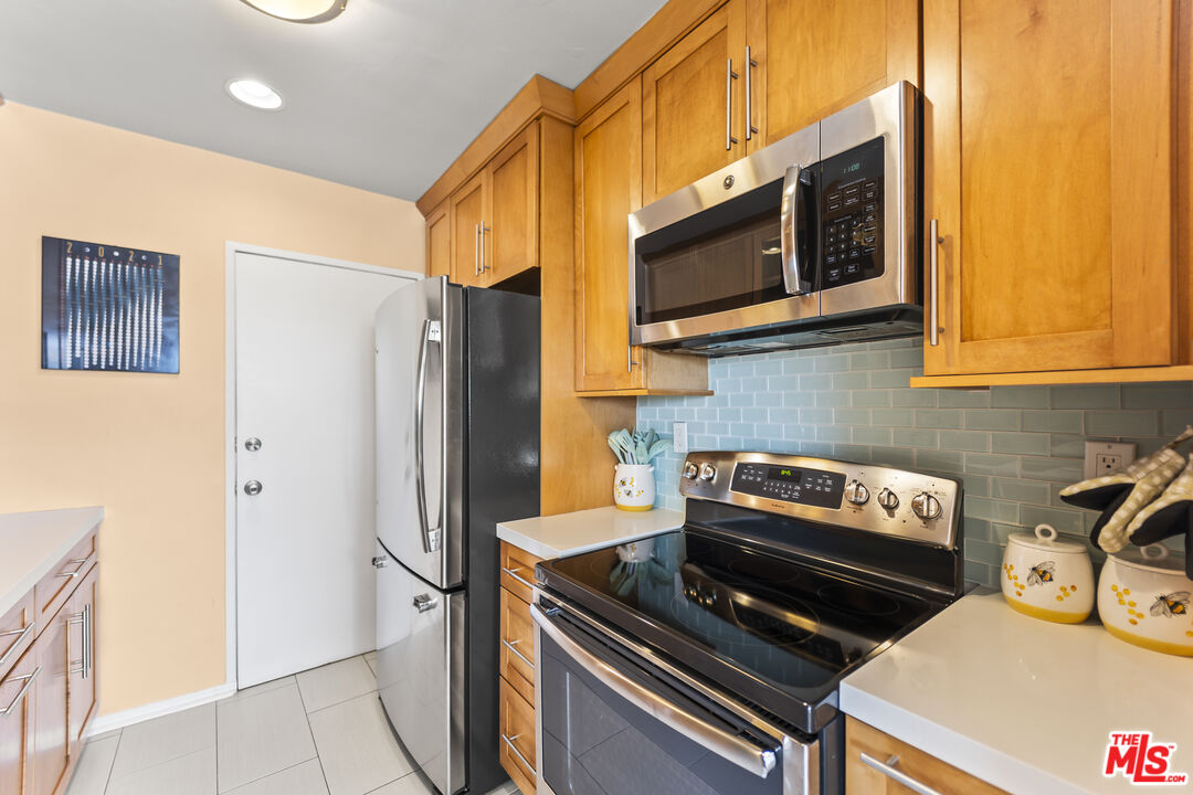 960 Larrabee St Unit: 222