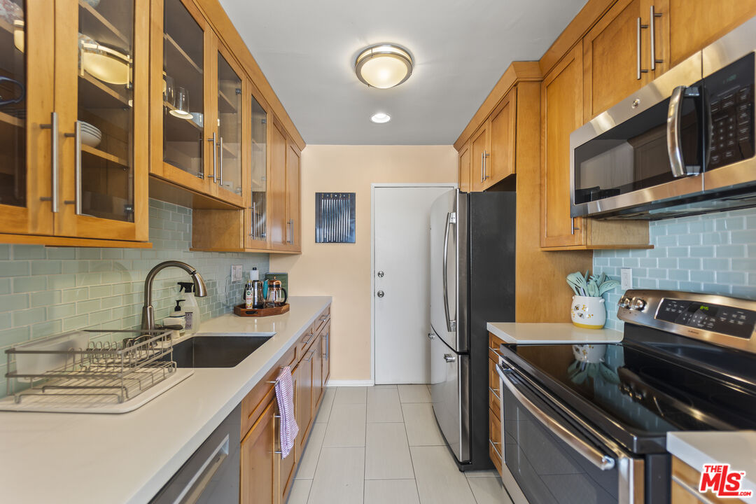 960 Larrabee St Unit: 222