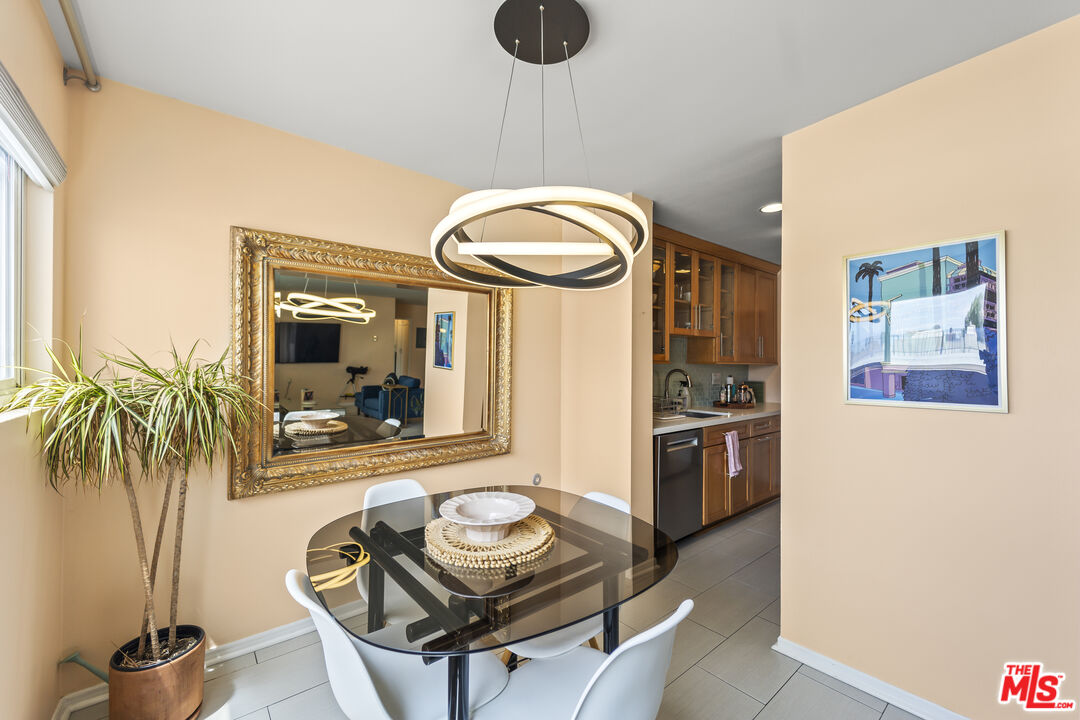 960 Larrabee St Unit: 222