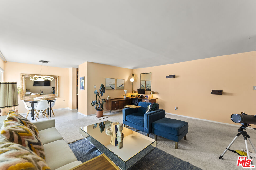 960 Larrabee St Unit: 222