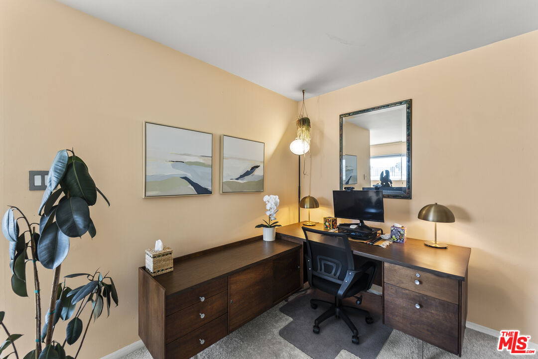 960 Larrabee St Unit: 222