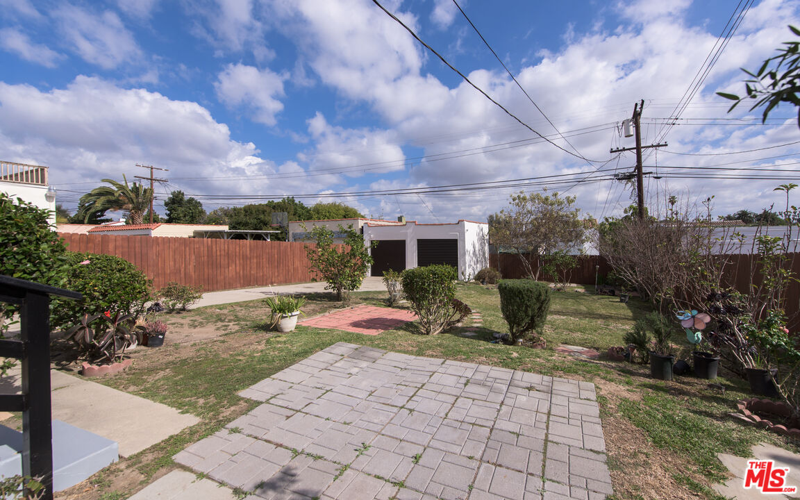 1242 S Hudson Ave