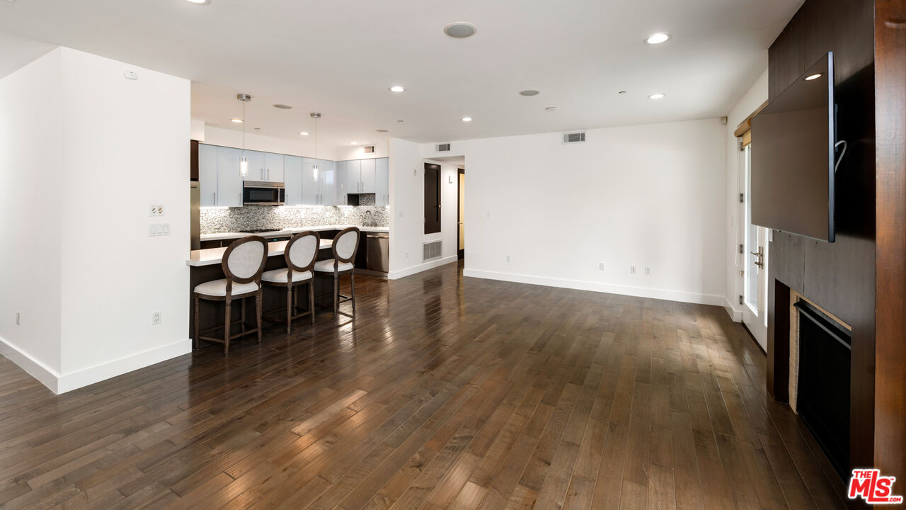 1304 Roxbury Dr Unit: 103