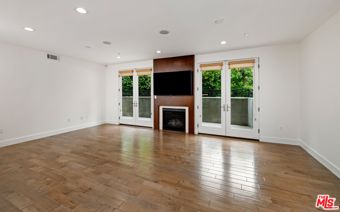 1304 Roxbury Dr Unit: 103