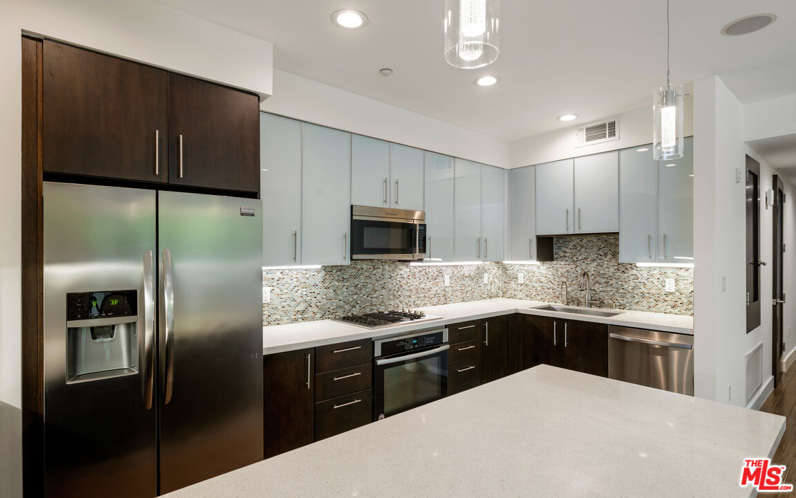 1304 Roxbury Dr Unit: 103