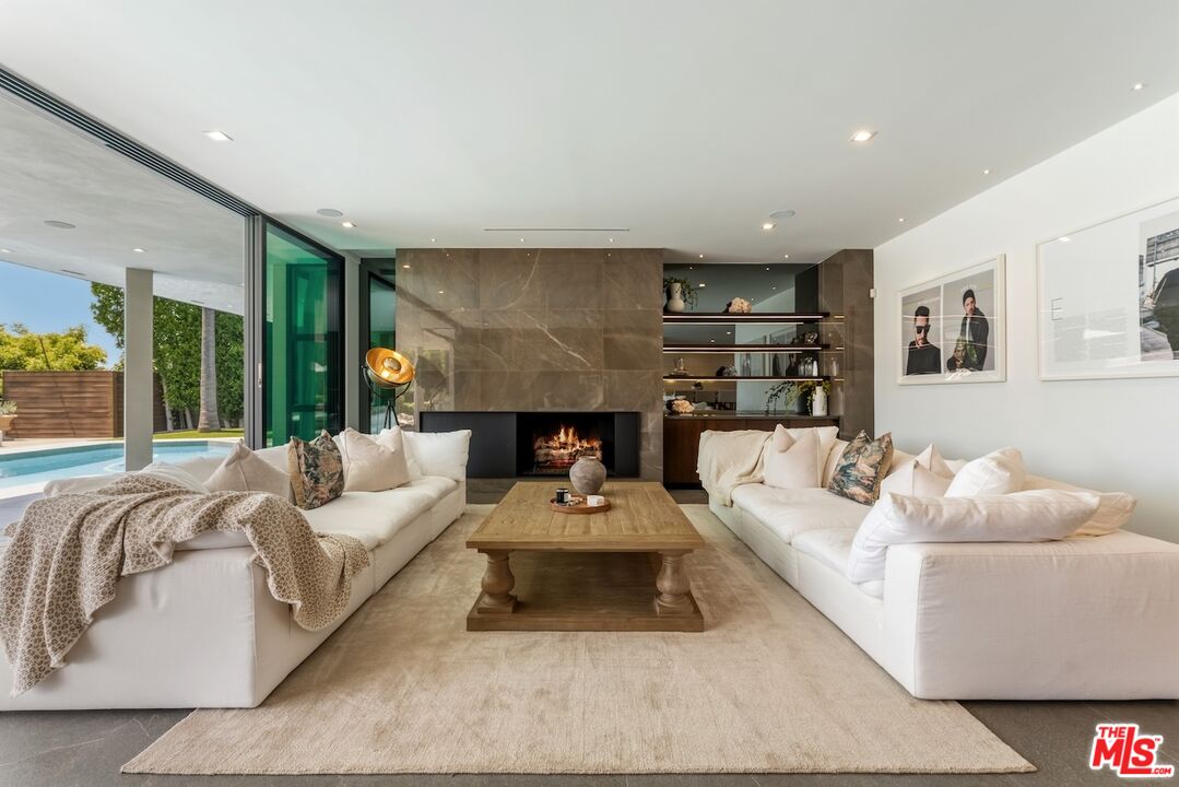 9108 Alanda Pl