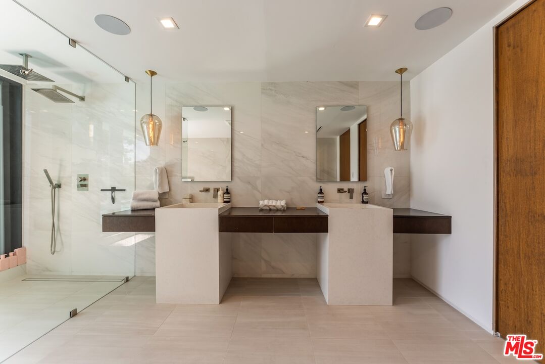 9108 Alanda Pl