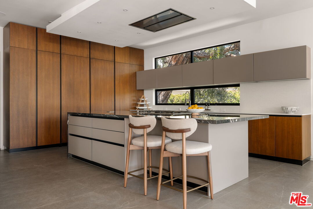 9108 Alanda Pl