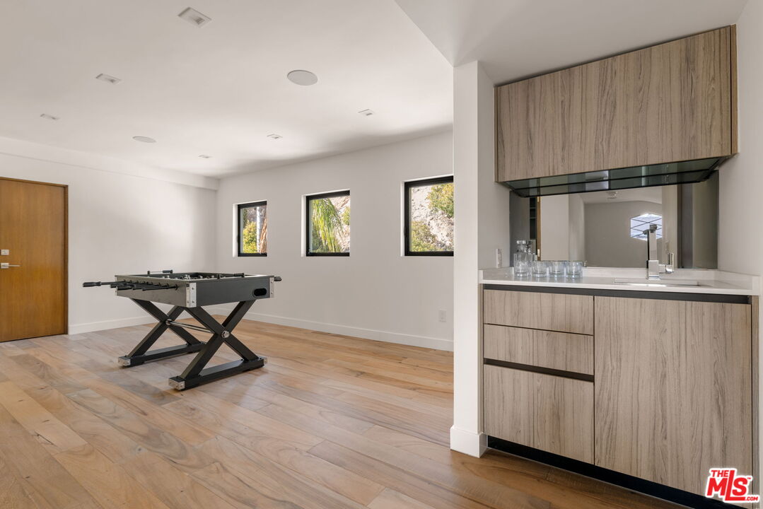 9108 Alanda Pl